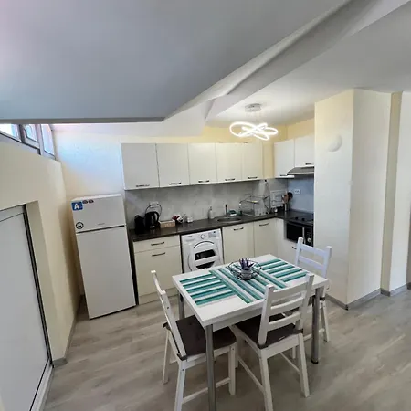 Happy Lazur Apartment Burgas City