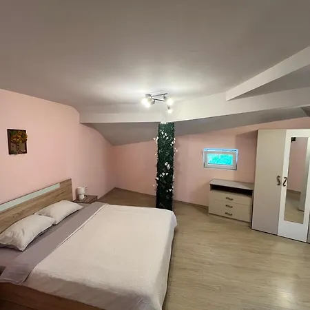 Happy Lazur בורגאס