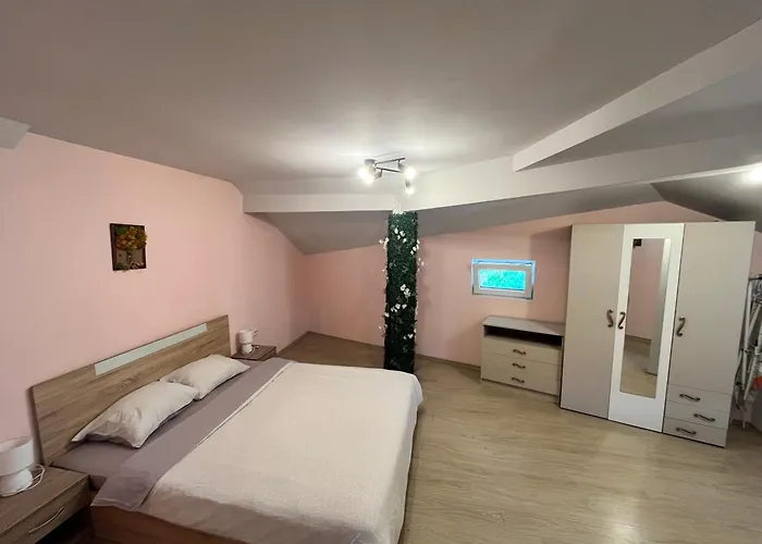 Happy Lazur בורגאס